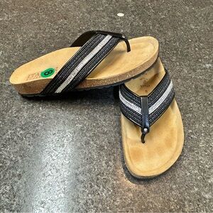 ITALIAN Shoemakers Women's 8 Thong Sandals Rhinestone Embellished Italy Leather